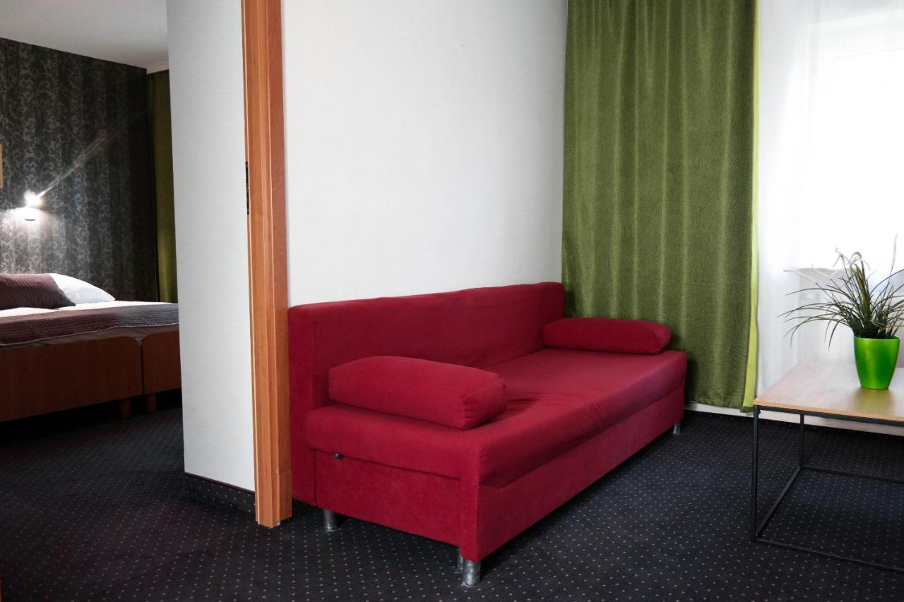 Hotel George Nadarzyn Exteriör bild